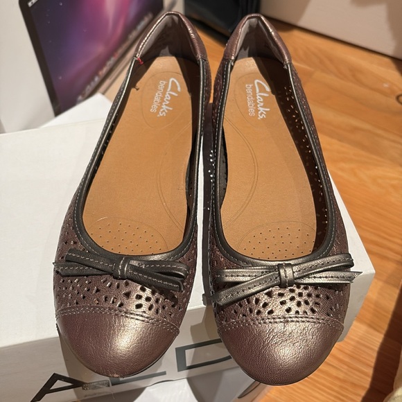 Clark’s flats - Picture 2 of 6